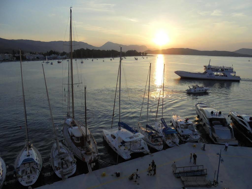 The Manessi Boutique 3*